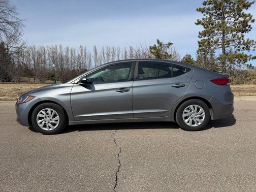 2018 Hyundai ELANTRA SE