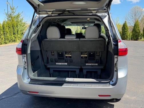 Silver Sky Metallic 2015 Toyota Sienna XLE