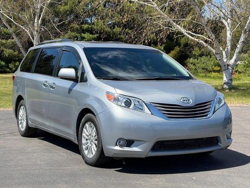 Silver Sky Metallic 2015 Toyota Sienna XLE