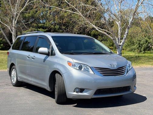 Silver Sky Metallic 2015 Toyota Sienna XLE