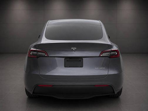 Midnight Silver Metallic 2023 Tesla Model Y Long Range Dual Motor All-Wheel Drive