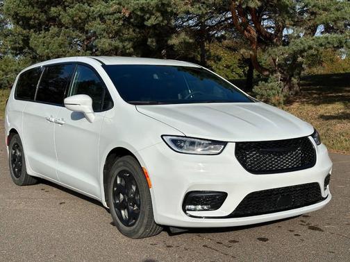 2022 Chrysler Pacifica Hybrid Touring L