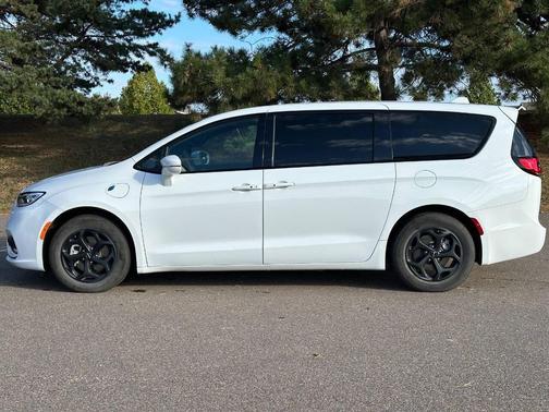 2022 Chrysler Pacifica Hybrid Touring L