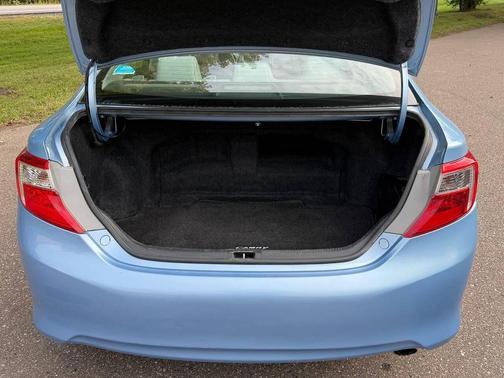 Clearwater Blue Metallic 2012 Toyota Camry Hybrid XLE