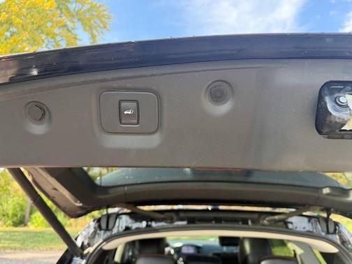 Magnetic Black Pearl 2020 Nissan Pathfinder SL 4WD