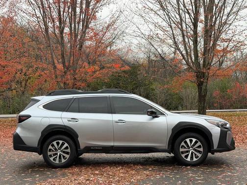 Autumn Green Metallic 2025 Subaru Outback Premium