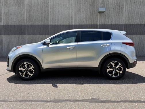 Sparkling Silver 2022 Kia Sportage LX