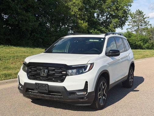 Platinum White Pearl 2022 Honda Passport AWD Elite