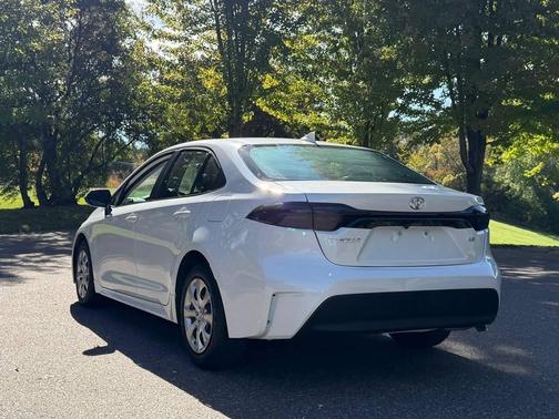 Wind Chill Pearl 2025 Toyota Corolla LE