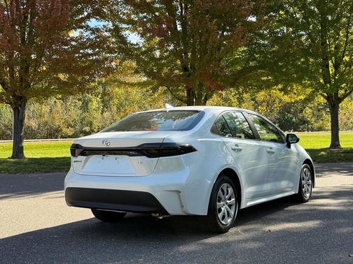 Wind Chill Pearl 2025 Toyota Corolla LE