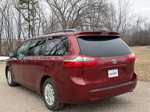 2017 Toyota Sienna XLE