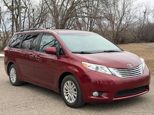 2017 Toyota Sienna XLE