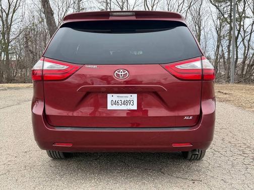 2017 Toyota Sienna XLE