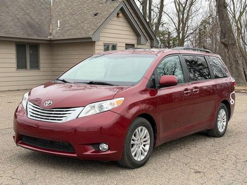 2017 Toyota Sienna XLE