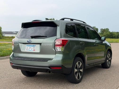 Jasmine Green Metallic 2017 Subaru Forester 2.5i Limited