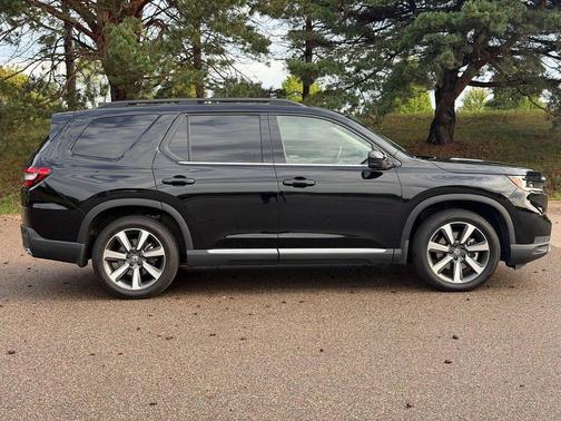 Crystal Black Pearl 2025 Honda Pilot Elite