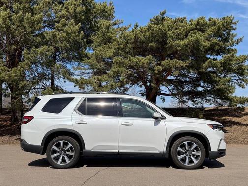 Platinum White Pearl 2023 Honda Pilot AWD Elite