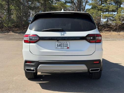 Platinum White Pearl 2023 Honda Pilot AWD Elite