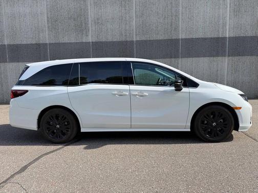 Platinum White Pearl 2025 Honda Odyssey Sport-L