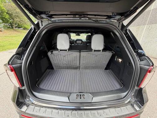 Agate Black Metallic 2022 Ford Explorer ST
