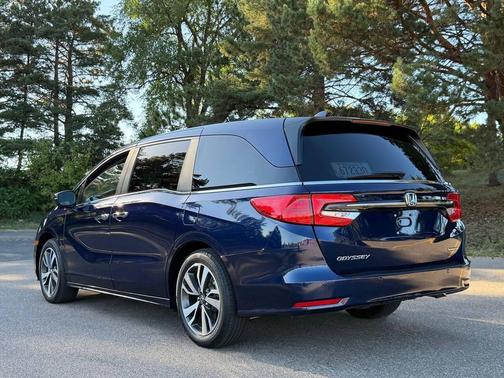 Obsidian Blue Pearl 2024 Honda Odyssey Touring