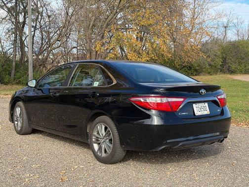 Midnight Black Metallic 2016 Toyota Camry SE