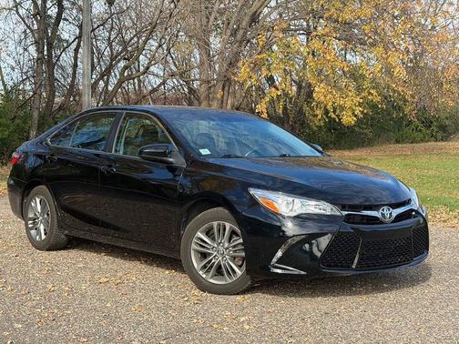 Midnight Black Metallic 2016 Toyota Camry SE