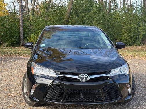 Midnight Black Metallic 2016 Toyota Camry SE
