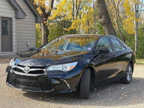 Midnight Black Metallic 2016 Toyota Camry SE