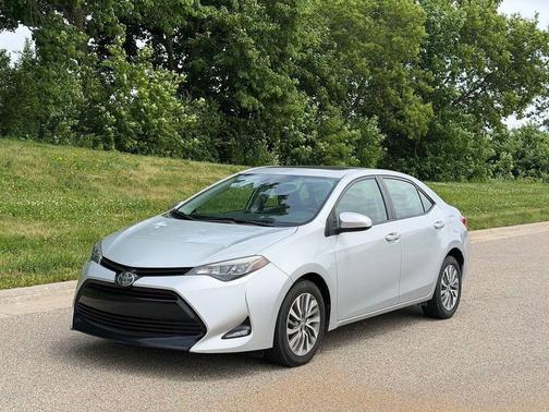 Classic Silver Metallic 2017 Toyota Corolla XLE