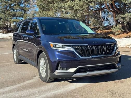 2024 Kia Carnival LX