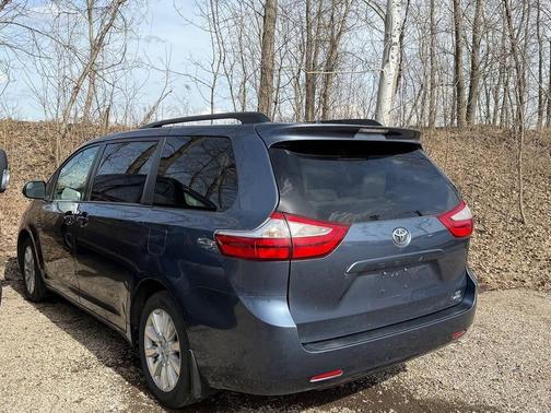 2017 Toyota Sienna LE