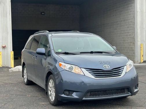 2017 Toyota Sienna LE