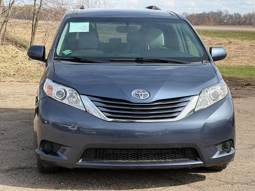 2017 Toyota Sienna LE