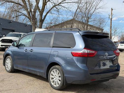 2017 Toyota Sienna LE