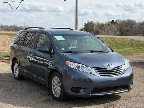 2017 Toyota Sienna LE