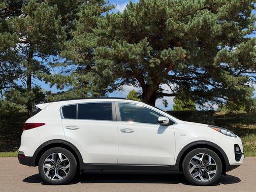 Snow White Pearl 2022 Kia Sportage EX