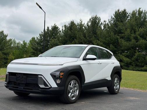 Atlas White 2024 Hyundai KONA SE