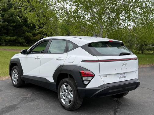 Atlas White 2024 Hyundai KONA SE