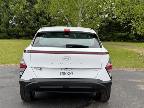 Atlas White 2024 Hyundai KONA SE