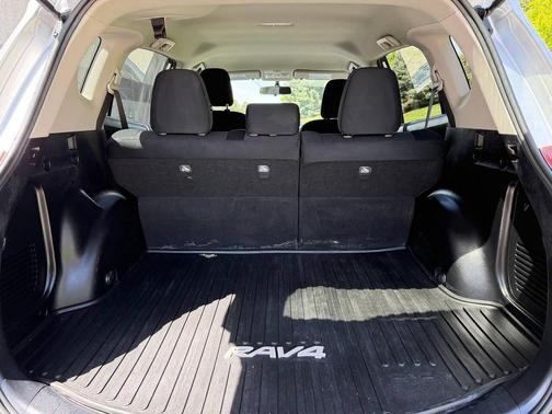 Classic Silver Metallic 2015 Toyota RAV4 LE