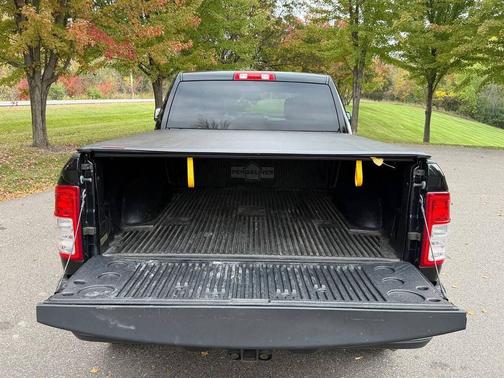 Diamond Black Crystal Pearlcoat 2021 RAM 2500 Big Horn Crew Cab 4x4 6'4' Box