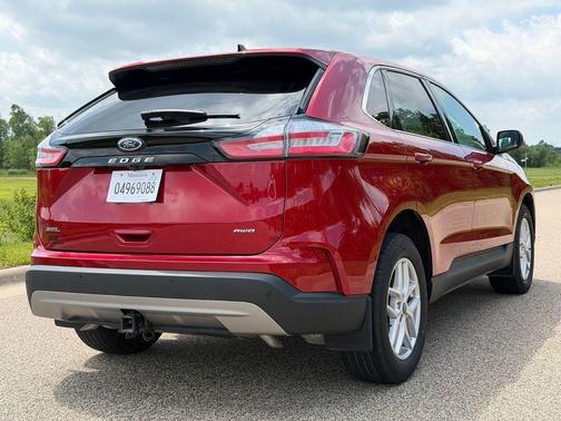 Rapid Red Metallic Tinted Clearcoat 2023 Ford Edge SEL