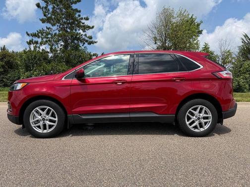 Rapid Red Metallic Tinted Clearcoat 2023 Ford Edge SEL