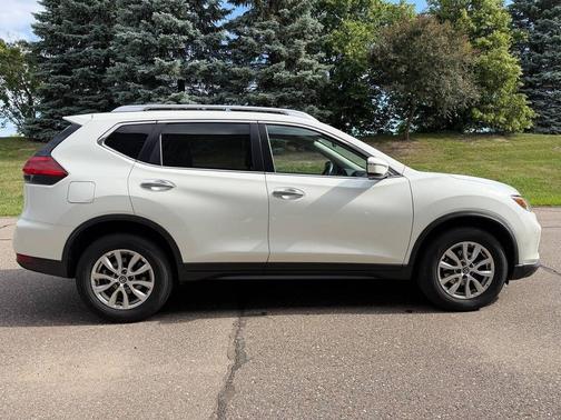 Glacier White 2017 Nissan Rogue SV