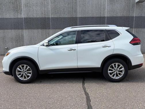 Glacier White 2017 Nissan Rogue SV