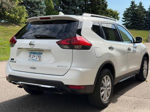 Glacier White 2017 Nissan Rogue SV