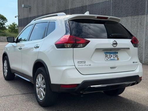 Glacier White 2017 Nissan Rogue SV