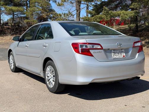 Classic Silver Metallic 2014 Toyota Camry LE