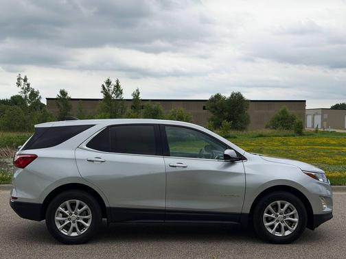 Silver Ice Metallic 2020 Chevrolet Equinox 1LT